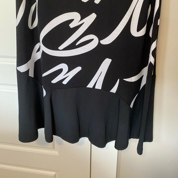 Bali script print ruffle hem dress Sz 12 NWTs 95% viscose PTP 21” length 39” - Picture 3 of 6